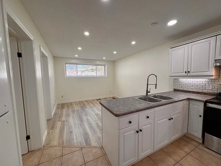 4 Smetana Dr #B — Photo 8