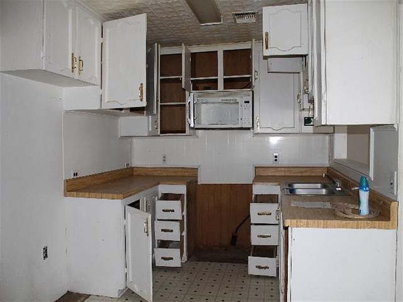 2nd image of 1006 1/2 N Morvant Ave