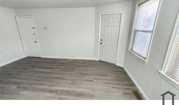 2 bed, $1,000 — Photo 2