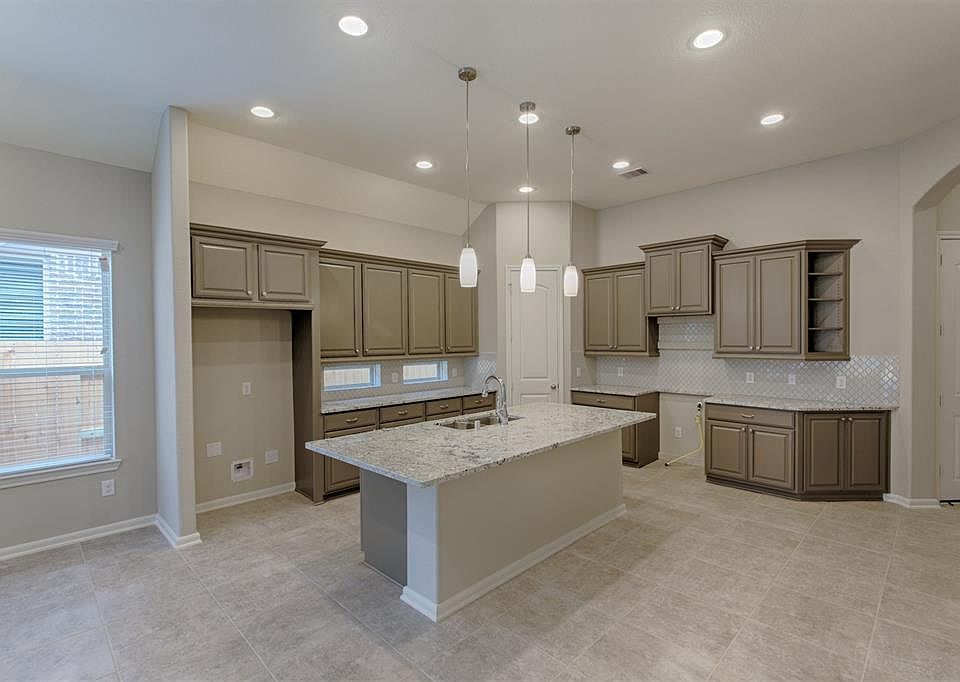 1st image of 220 Capriccio Ln