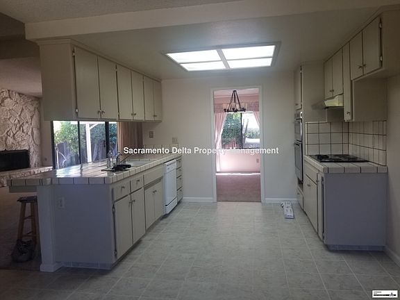 5th image of 85 Parkshore Cir