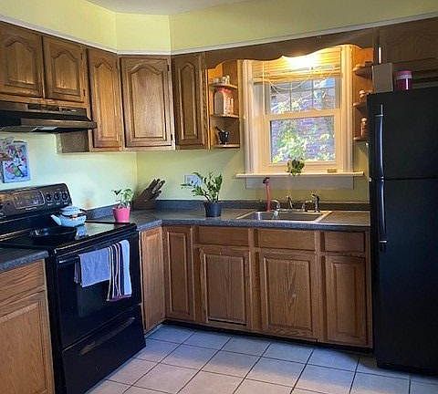 2nd image of 6526 Halleck St