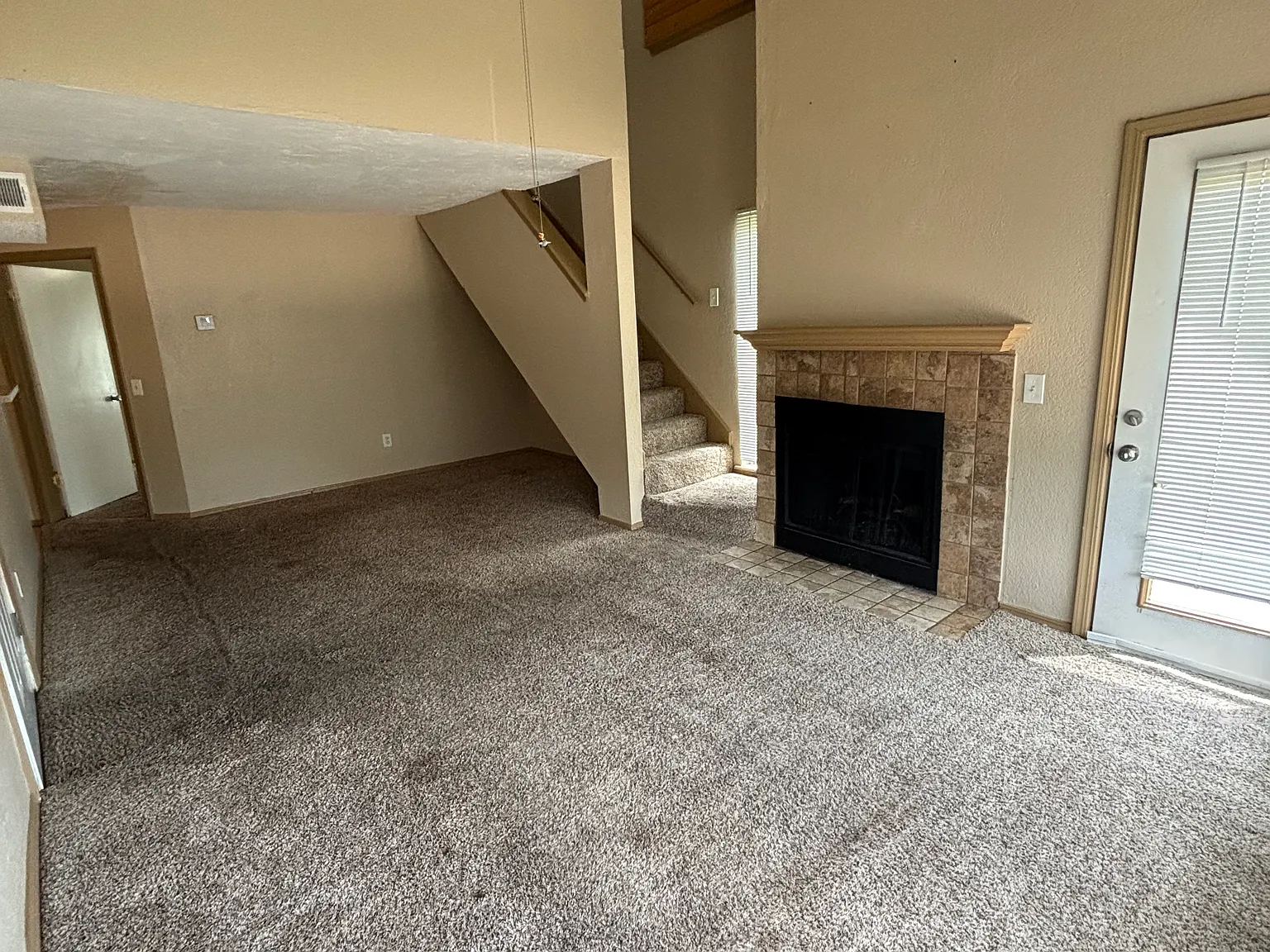 2 bed, 950 sqft, $1,150 — Photo 3