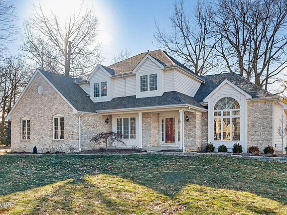 4th image of 8109 Bridgehampton Dr