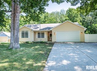 110 N Inglewood Dr, East Peoria, IL 61611
