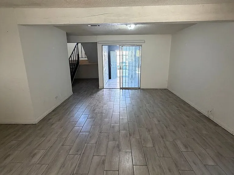 2236 E Desert Inn Rd — Photo 8