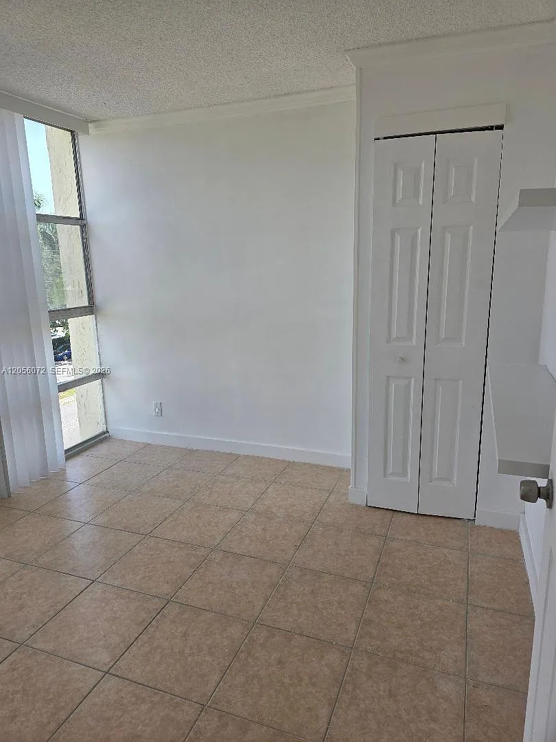 Desoto Park Condo — Photo 4