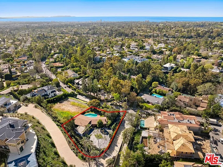 590 N Tigertail Rd — Photo 16