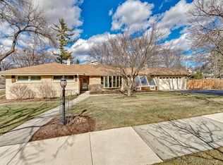 936 Roslyn Rd, Glen Ellyn, IL 60137