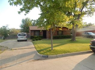 521 Brandon St, Grand Prairie, TX 75052