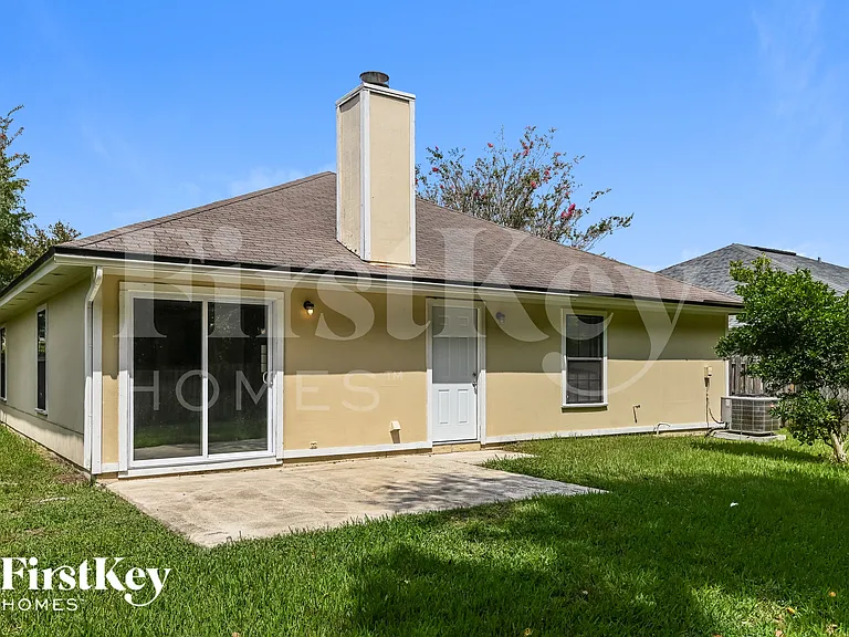 4576 Antler Hill Dr E — Photo 16