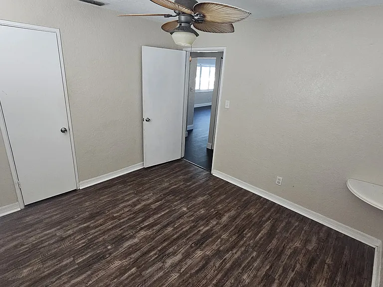 Bedroom 2 (Jack and Jill closet)