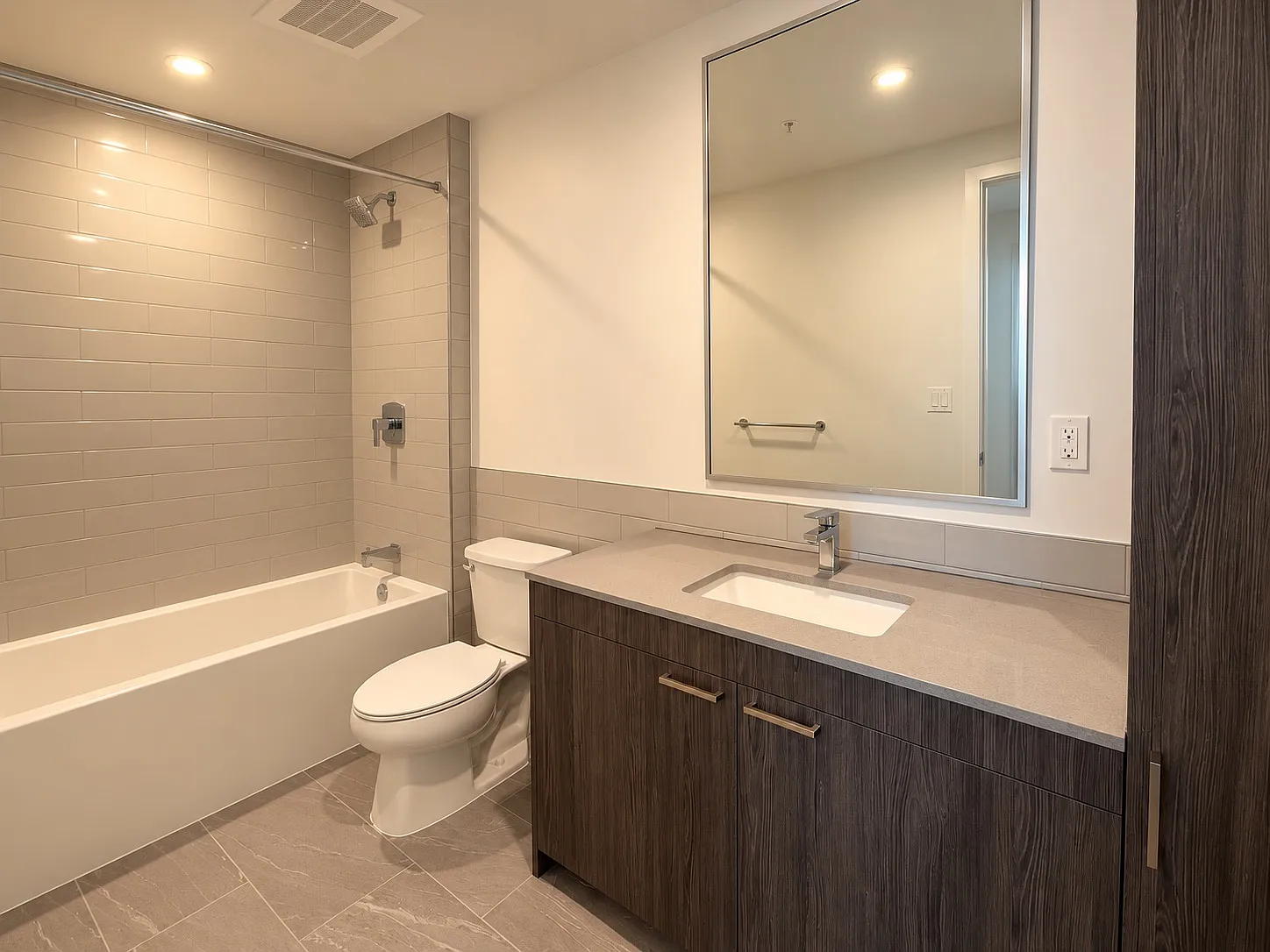 1 bed, 561 sqft, $2,700 — Photo 4