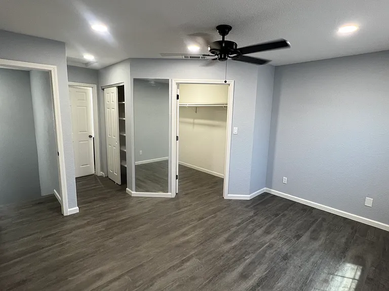 1924 W Holly Dr — Photo 12