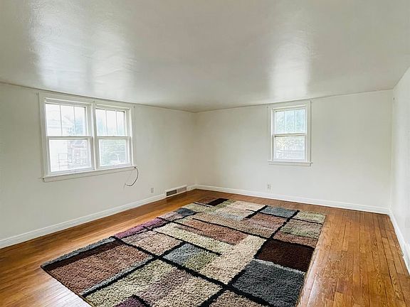 3rd image of 105 Cleveland Ave APT 2
