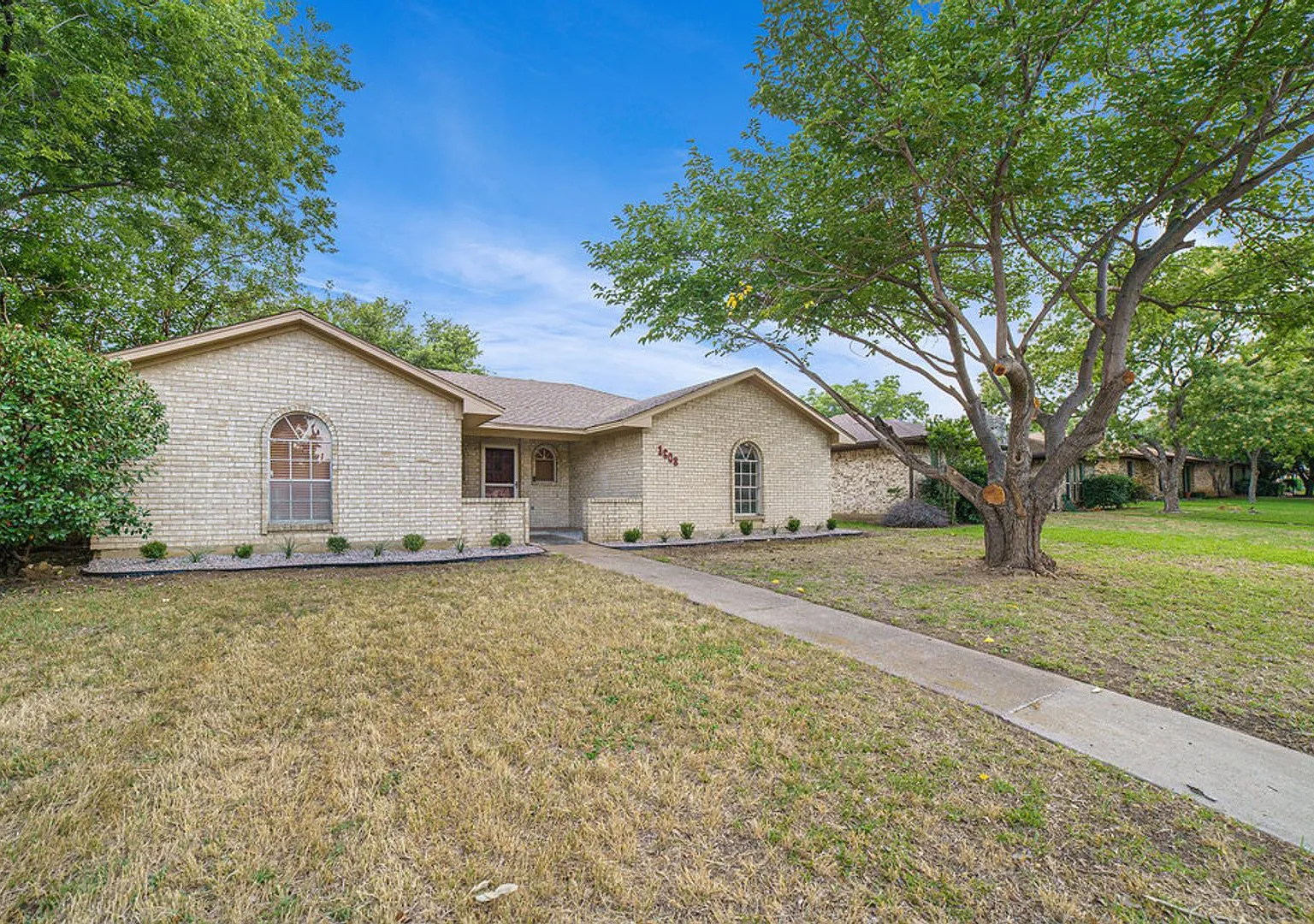 Beautifully Crafted 3-2-2 in Lewisville! — Photo 3