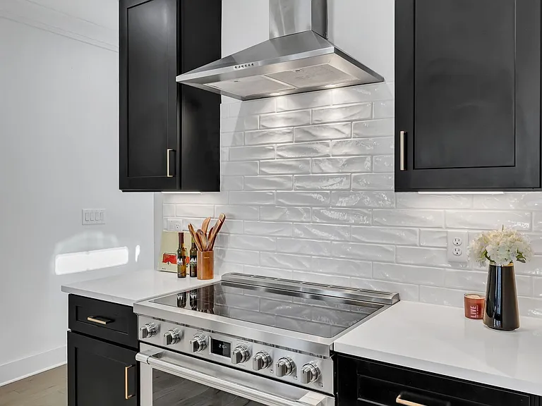 611B James Ave — Photo 15