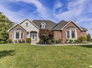 240 Cumberland Dr, Rochester, IL 62563