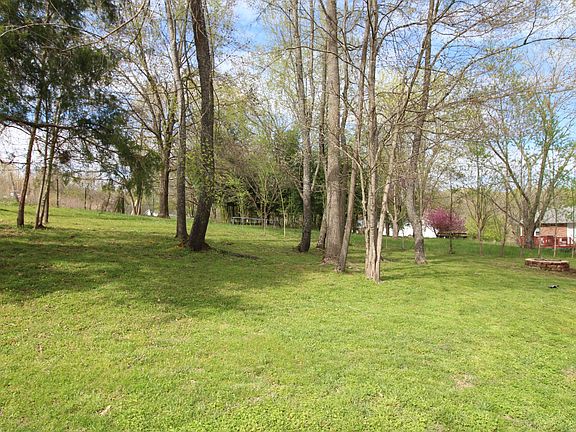 4th image of 136 Villages Ct