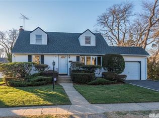 36 N Fordham Rd, Hicksville, NY 11801