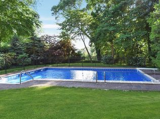 89 Little Neck Rd, Centerport, NY 11721