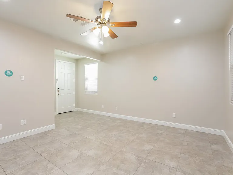 10115 Mayflower Bay Ave — Photo 5
