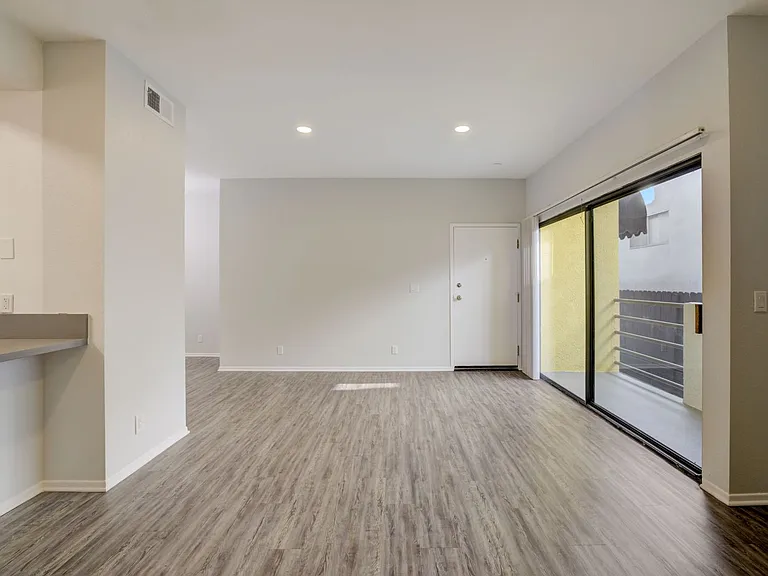711 N. Sweetzer Ave — Photo 18