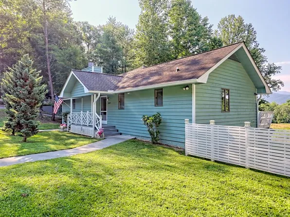 5648 Pine Crest Rd, Young Harris, GA 30582