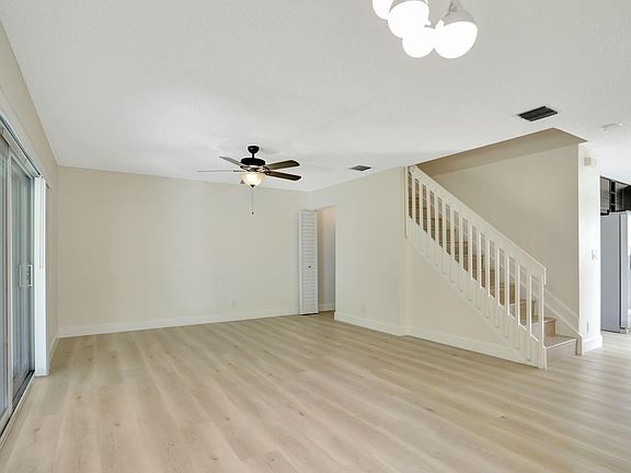 5th image of 1121 SW 44th Way #1121