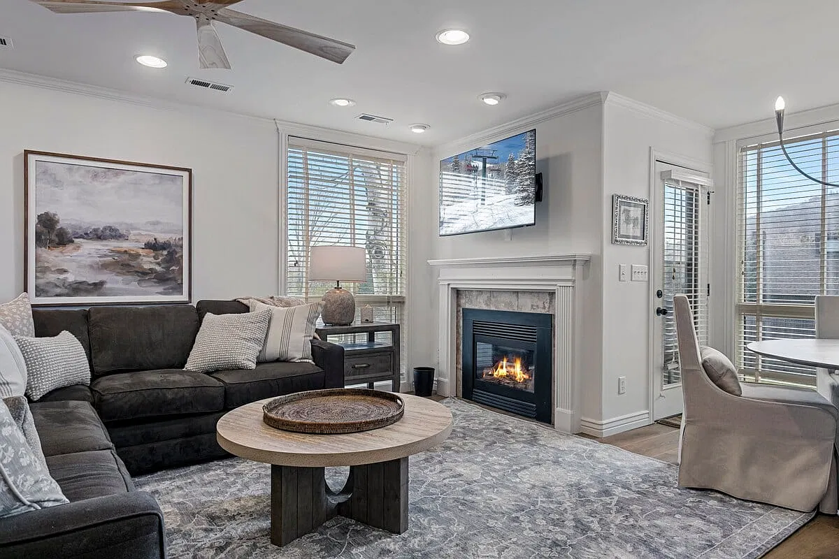 2 bed, 972 sqft, $3,150 — Photo 2