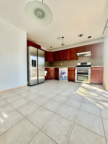 27 Conger St Photo 1