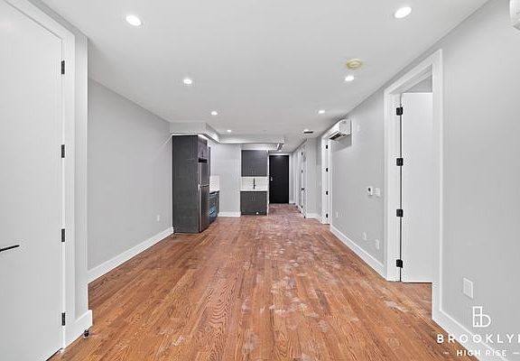 5th image of 695 Beck St #2A