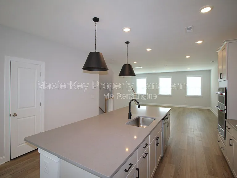 612 Amaranth Dr — Photo 10