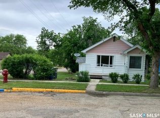 230 6th Ave W, Assiniboia, SK S0H0B0