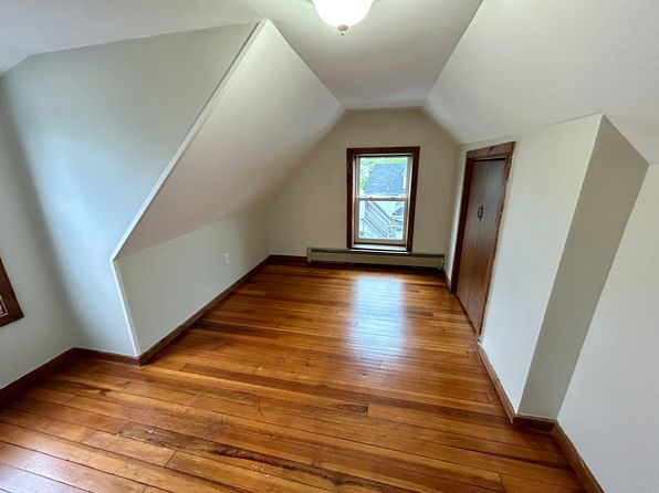 59 Pleasant St #202