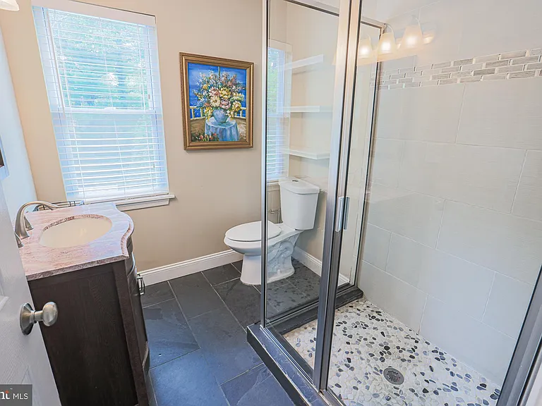 215 Clarendon Ave — Photo 44