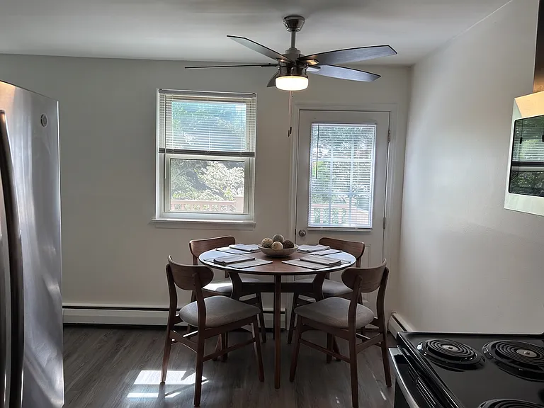 Parkside Manor Apartments — Photo 40