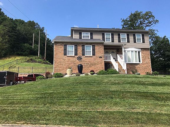 4th image of 100 Dogwood Ln