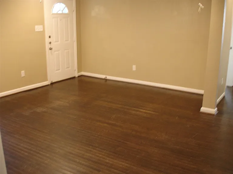 1134 Hahlo St — Photo 9
