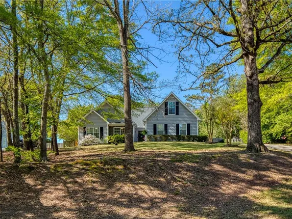 1520 Smoke Hill Dr, Hoschton, GA 30548