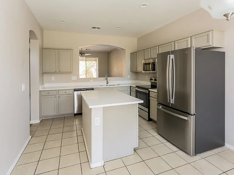 10314 W Pioneer St — Photo 9