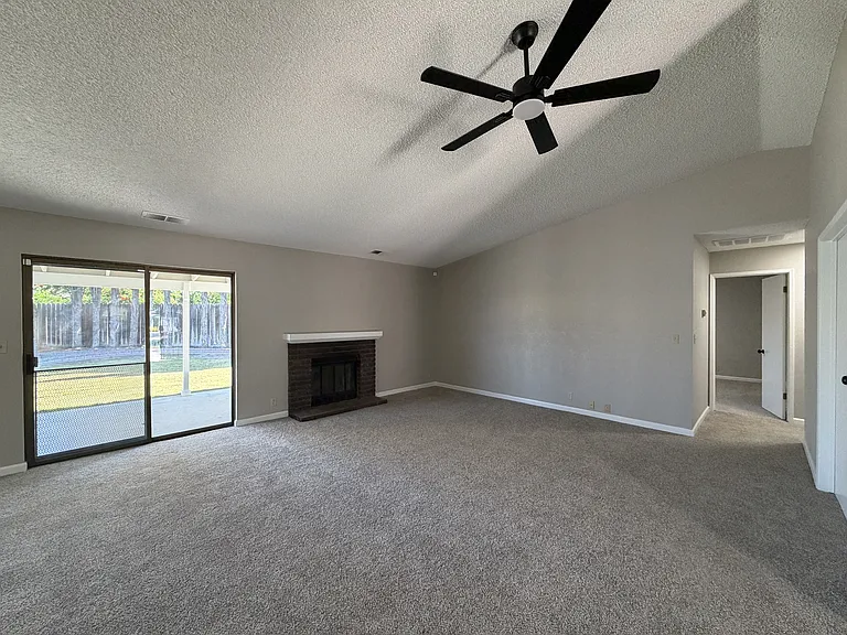 1120 Landreth Ct — Photo 9