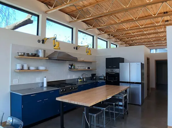2300 Santa Maria St, Austin, TX 78702