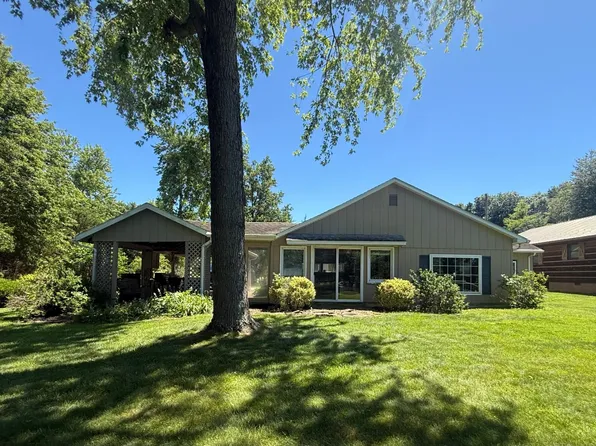 5320 E South Harbor Ln, Olney, IL 62450