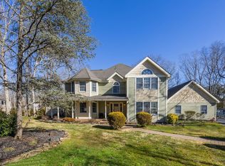 1 Caledonia Dr, Ocean View, NJ 08230