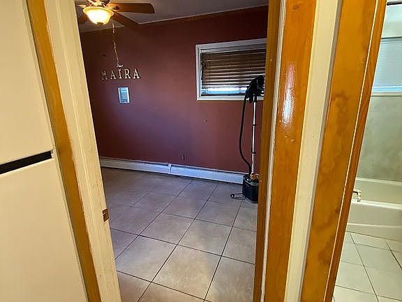 4th image of 18 Pilgrim Ln