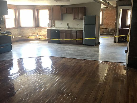 2nd image of 2415 Maplewood Ave #10483557