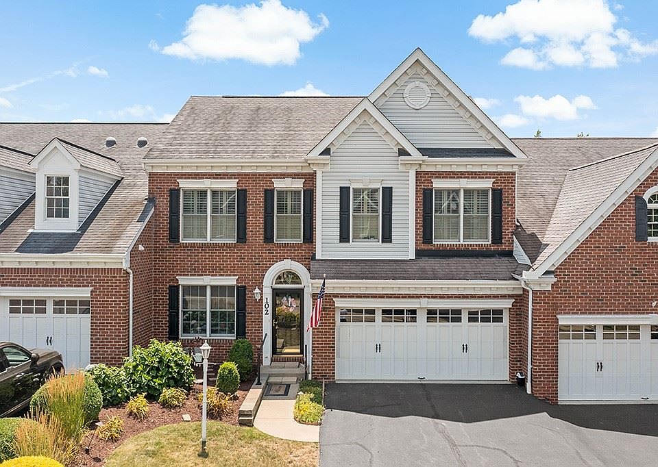 1st image of 102 Foxchase Dr