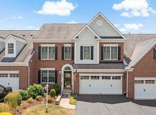 102 Foxchase Dr, Canonsburg, PA 15317
