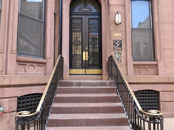 2nd image of 2112 Walnut St